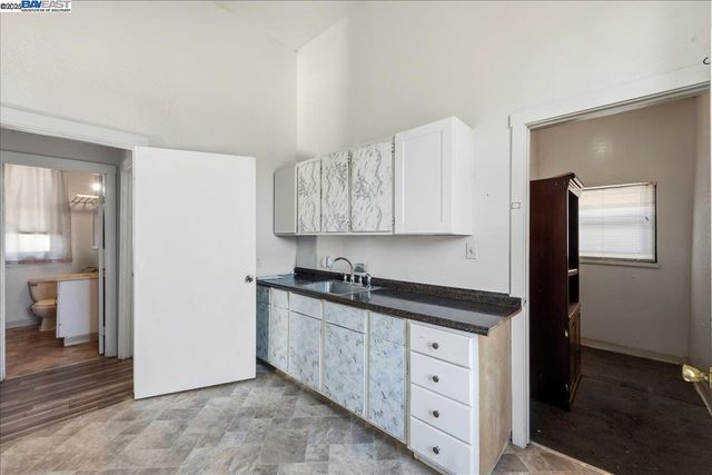 856 21St St, Oakland, CA 94607