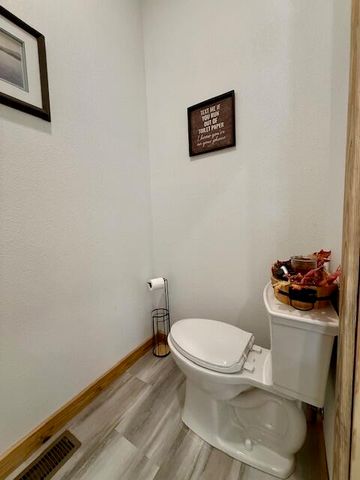 16444 Freedom Road, Willow Springs, MO 65793