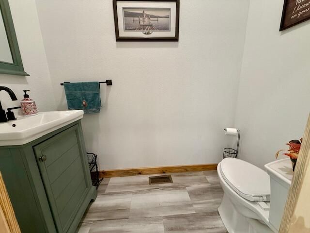 16444 Freedom Road, Willow Springs, MO 65793