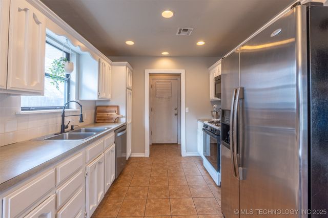 4001 S Narcissus Avenue, Broken Arrow, OK 74011