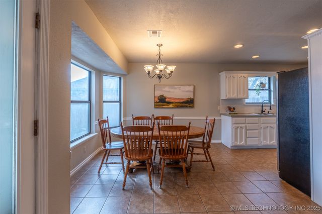 4001 S Narcissus Avenue, Broken Arrow, OK 74011