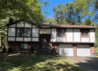 77 School House Road, Wallingford, CT 06492