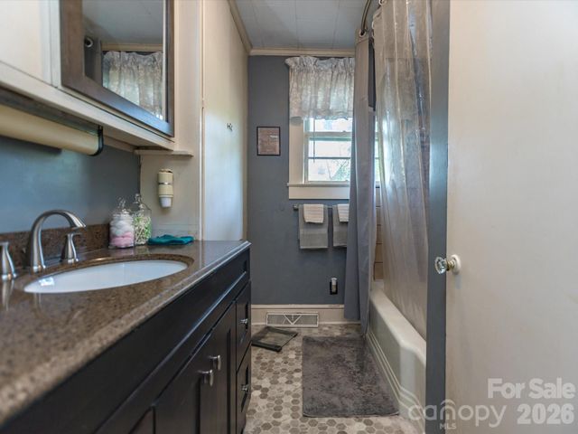 2111 Emmanuel Church Road, Conover, NC 28613