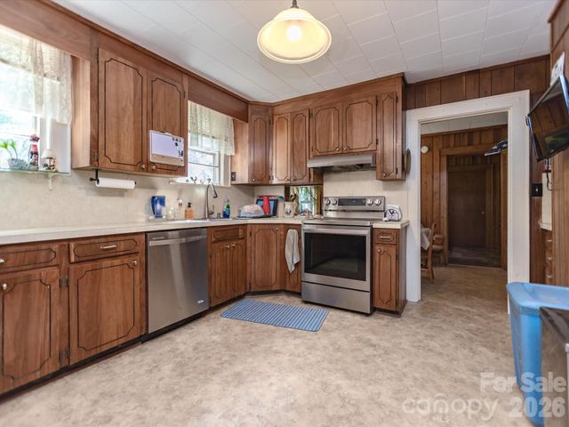 2111 Emmanuel Church Road, Conover, NC 28613