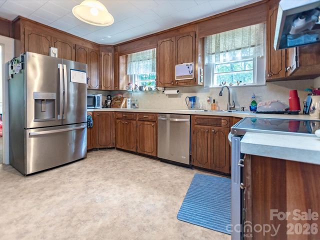 2111 Emmanuel Church Road, Conover, NC 28613