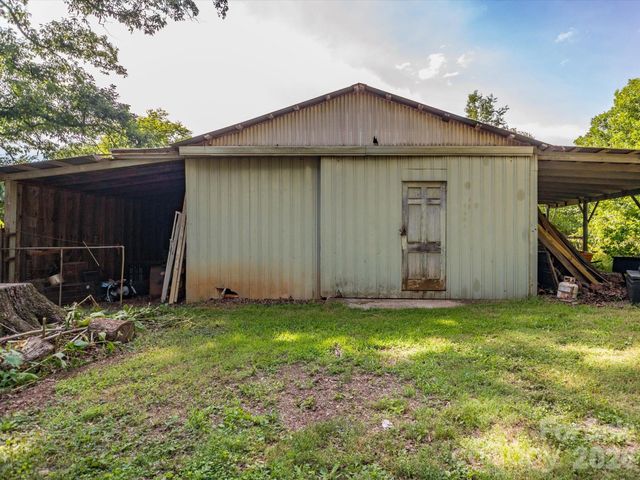 2111 Emmanuel Church Road, Conover, NC 28613