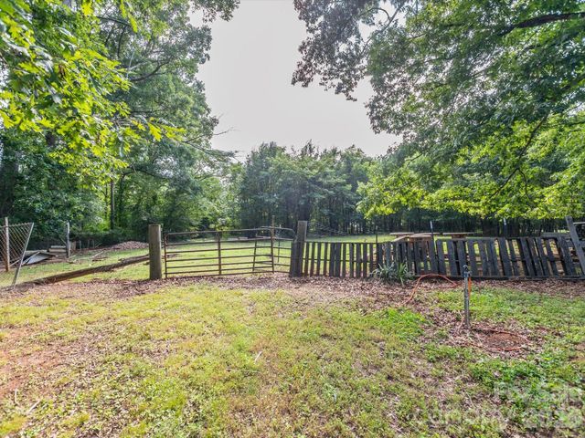 2111 Emmanuel Church Road, Conover, NC 28613