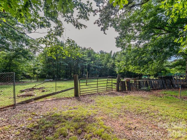 2111 Emmanuel Church Road, Conover, NC 28613