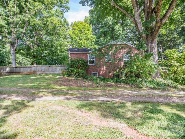 2111 Emmanuel Church Road, Conover, NC 28613