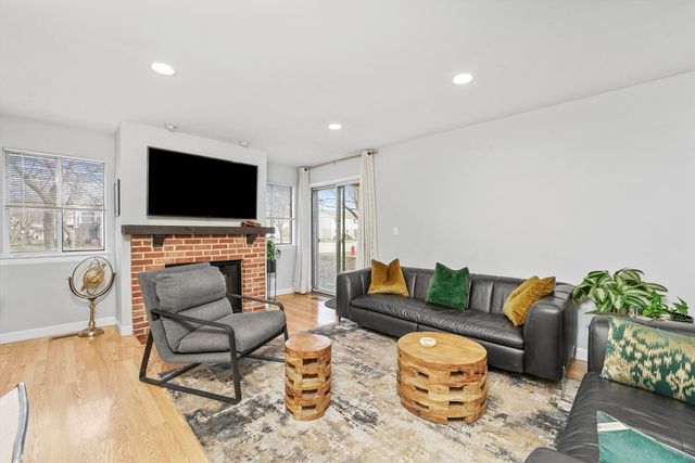 608 Hanover Court Z1, Schaumburg, IL 60194