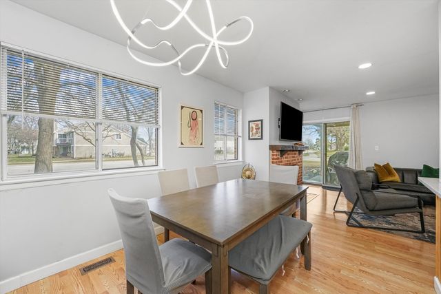 608 Hanover Court Z1, Schaumburg, IL 60194