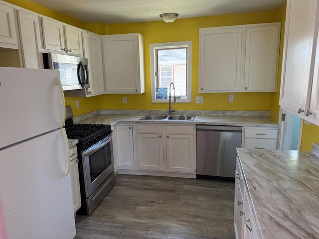 626 W 17TH AVENUE, Oshkosh, WI 54902