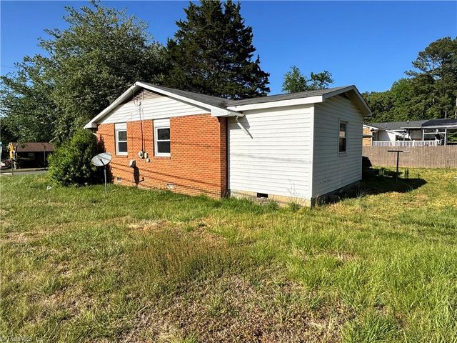 1400 Sedgefield Drive, Winston-salem, NC 27107