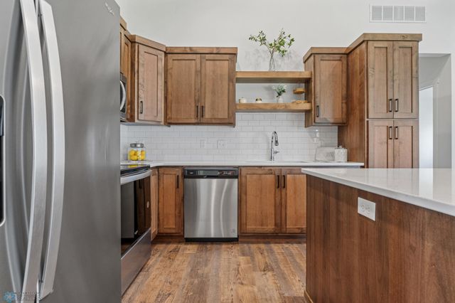 305 Prairie Drive N, Hankinson, ND 58041