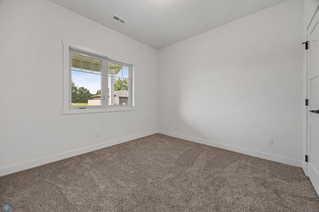 305 Prairie Drive N, Hankinson, ND 58041