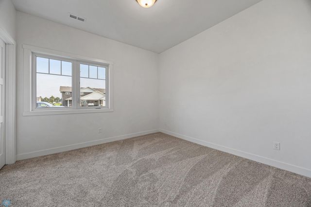 305 Prairie Drive N, Hankinson, ND 58041