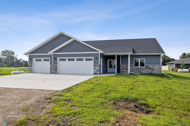 305 Prairie Drive N, Hankinson, ND 58041