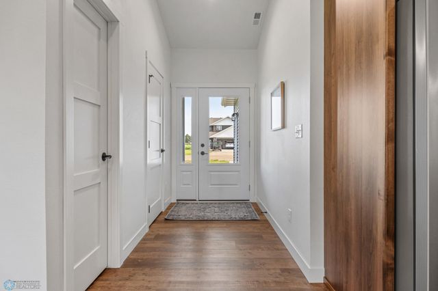 305 Prairie Drive N, Hankinson, ND 58041