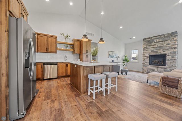 305 Prairie Drive N, Hankinson, ND 58041