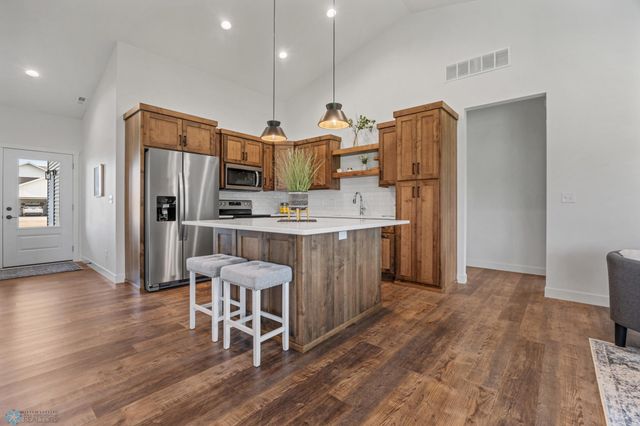 305 Prairie Drive N, Hankinson, ND 58041