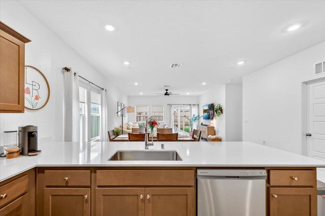 7118 W Willis Avenue, Fresno, CA 93723