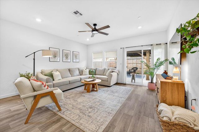 7118 W Willis Avenue, Fresno, CA 93723