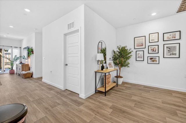 7118 W Willis Avenue, Fresno, CA 93723