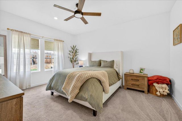 7118 W Willis Avenue, Fresno, CA 93723