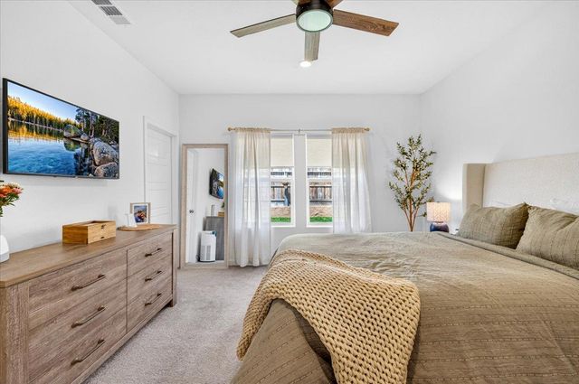 7118 W Willis Avenue, Fresno, CA 93723