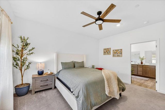 7118 W Willis Avenue, Fresno, CA 93723