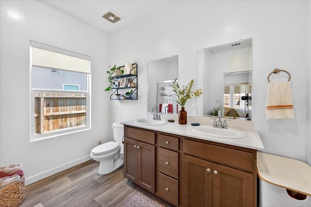 7118 W Willis Avenue, Fresno, CA 93723