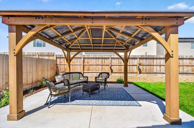 7118 W Willis Avenue, Fresno, CA 93723