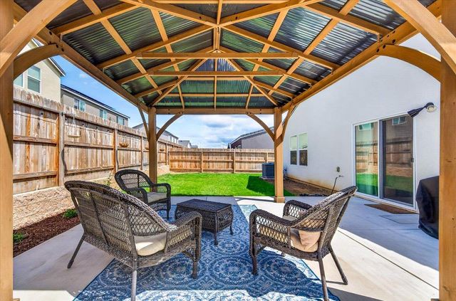 7118 W Willis Avenue, Fresno, CA 93723