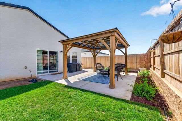 7118 W Willis Avenue, Fresno, CA 93723