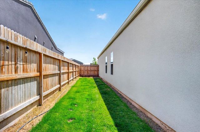 7118 W Willis Avenue, Fresno, CA 93723