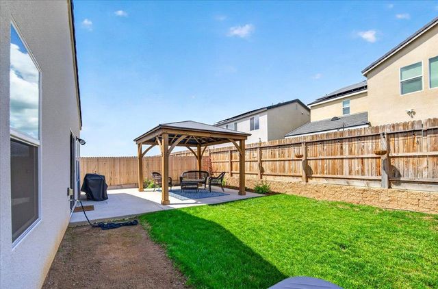 7118 W Willis Avenue, Fresno, CA 93723