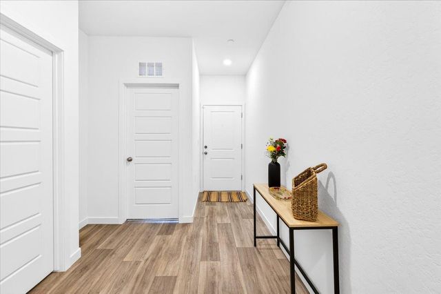 7118 W Willis Avenue, Fresno, CA 93723