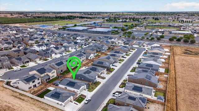 7118 W Willis Avenue, Fresno, CA 93723