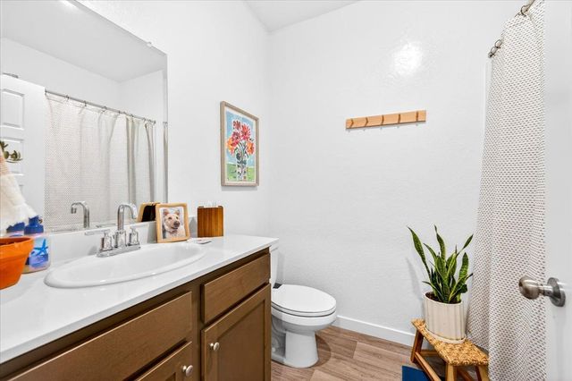 7118 W Willis Avenue, Fresno, CA 93723