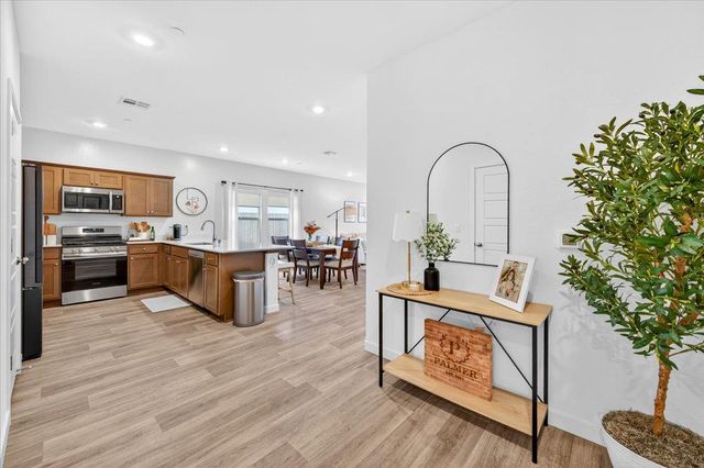 7118 W Willis Avenue, Fresno, CA 93723