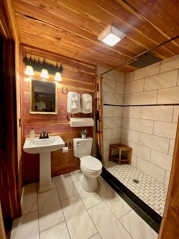 200 Jennifer Ln, Dowelltown, TN 37059
