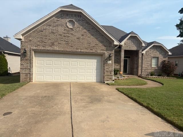 66 Woodridge Dr, Little Rock, AR 72204