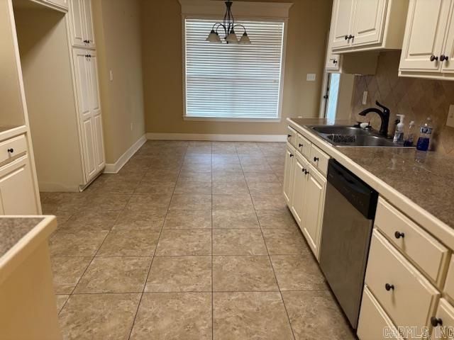 66 Woodridge Dr, Little Rock, AR 72204