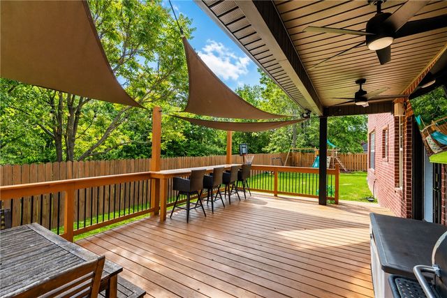 2024 N Freedom Place, Fayetteville, AR 72704
