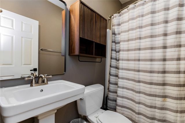 2024 N Freedom Place, Fayetteville, AR 72704