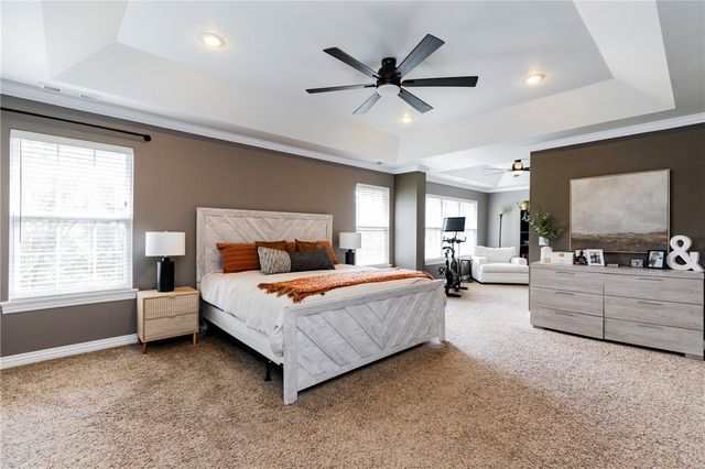 2024 N Freedom Place, Fayetteville, AR 72704