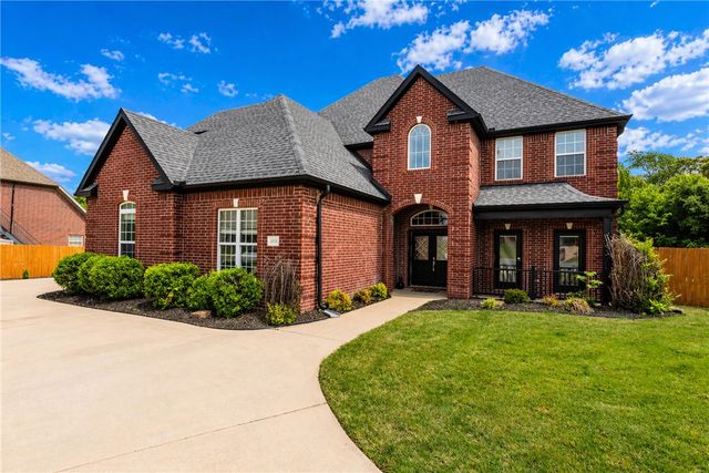 2024 N Freedom Place, Fayetteville, AR 72704