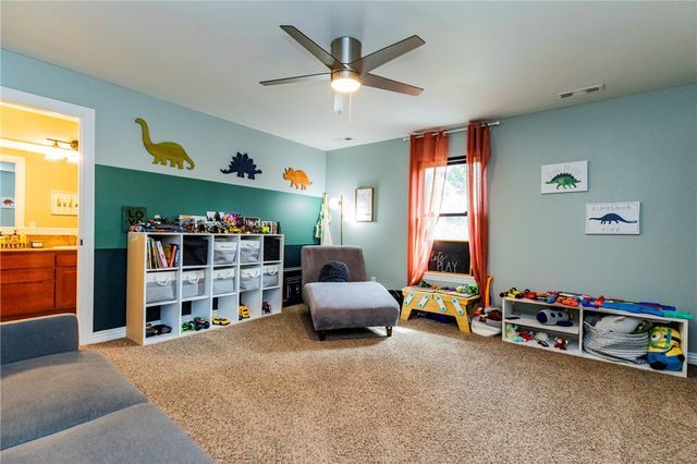 2024 N Freedom Place, Fayetteville, AR 72704