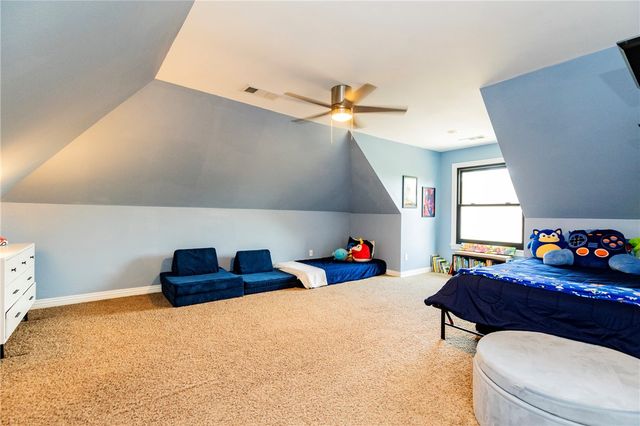 2024 N Freedom Place, Fayetteville, AR 72704