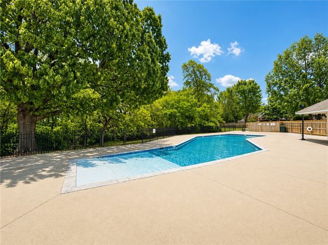 2024 N Freedom Place, Fayetteville, AR 72704